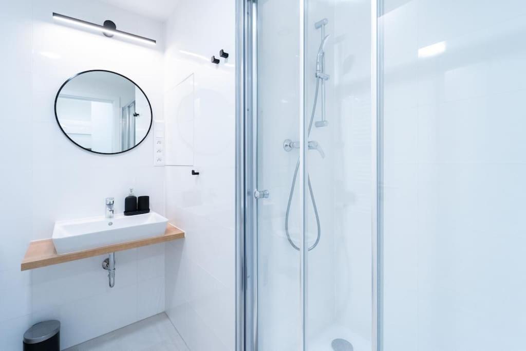 Parkside Harmony Apartment - Brünn  Kültér fotó