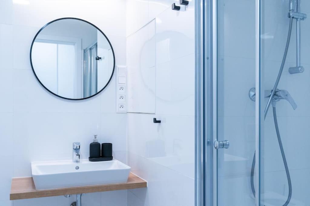 Parkside Harmony Apartment - Brünn  Kültér fotó
